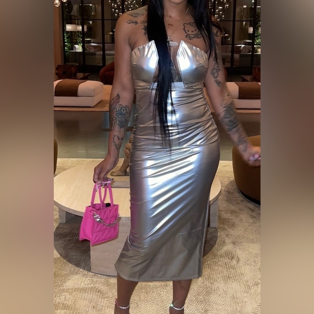 Silver Metallic Strapless Bodycon Midi Dress – Size Medium